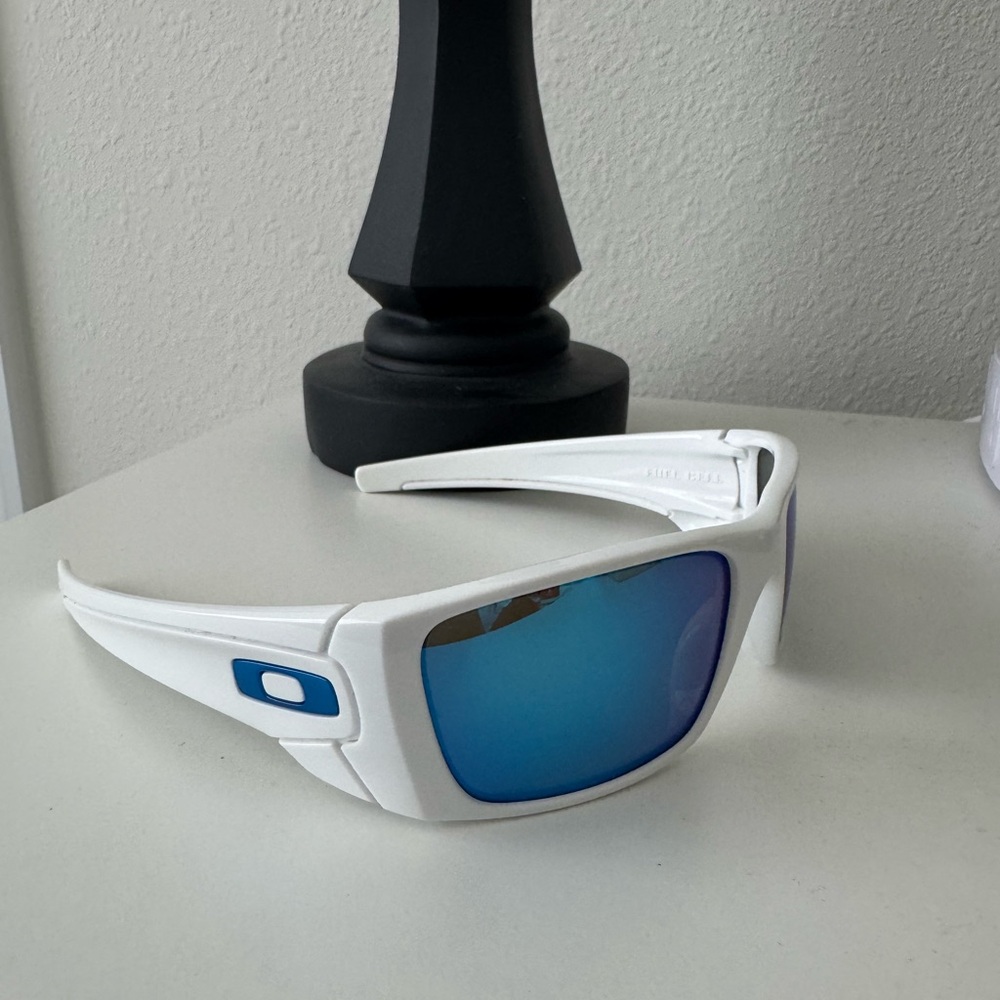 Oakley White and Blue Unisex polarized Sunglasses